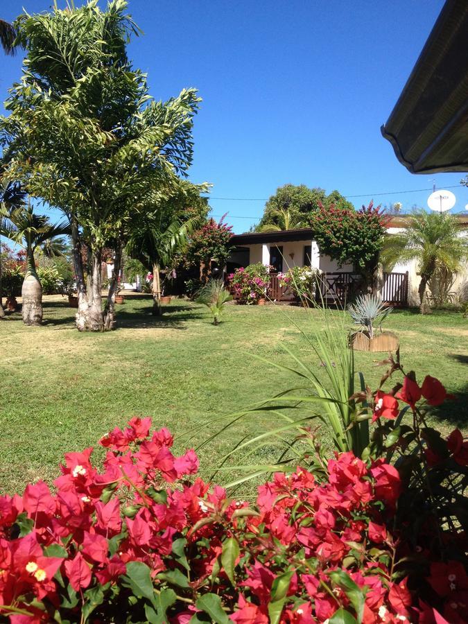 Le Bungalow Des Bougainvilliers Ducos Buitenkant foto